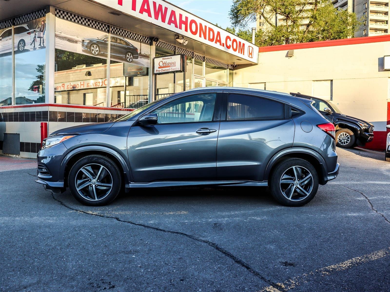 Honda HR-V Touring 2022 Grey Ottawa & Gatineau - photo #4