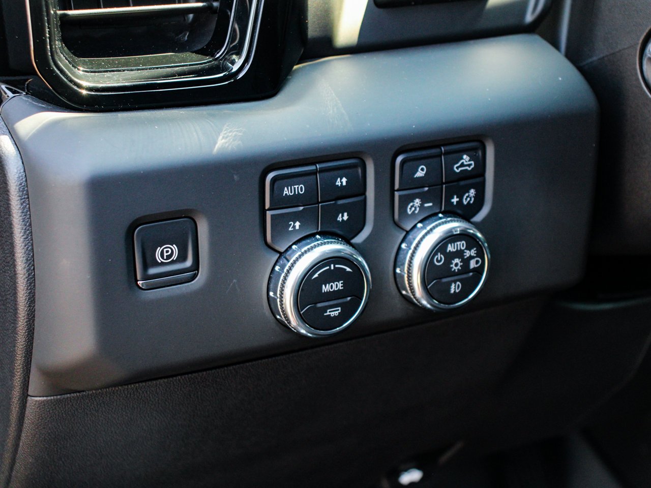 2026 GMC Sierra 1500 4WD Crew Cab 147 AT4 Black Sherwood Park - photo #18