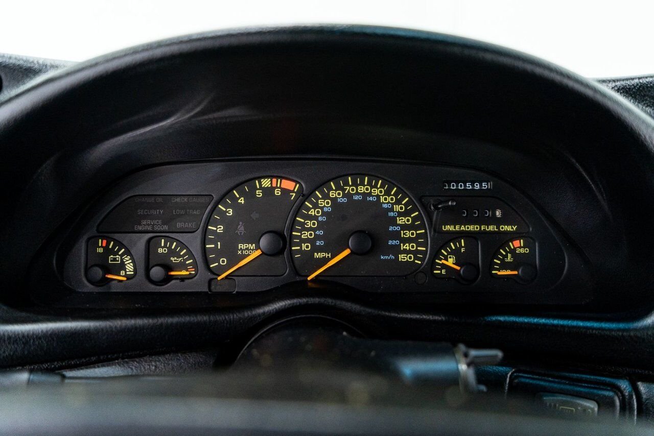 1993 Chevrolet CAMARO Z28 PRIX EN USD | Pace Car with only 957km (595mi) with original window sticker Black Montreal - photo #11