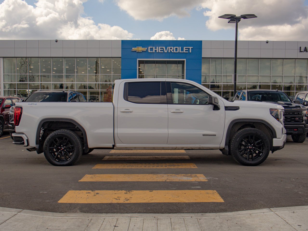 2024 GMC Sierra 1500 4WD Crew Cab 157 Elevation White Sherwood Park - photo #11