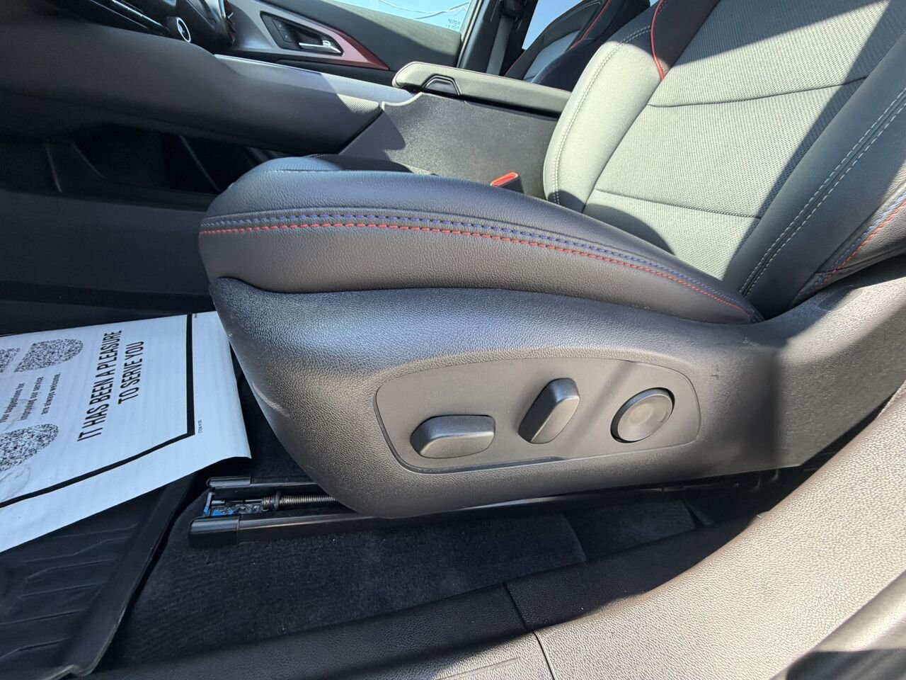 2025 Chevrolet Equinox EV 2RS AWD TOIT PANORAMIQUE White Laval - photo #21