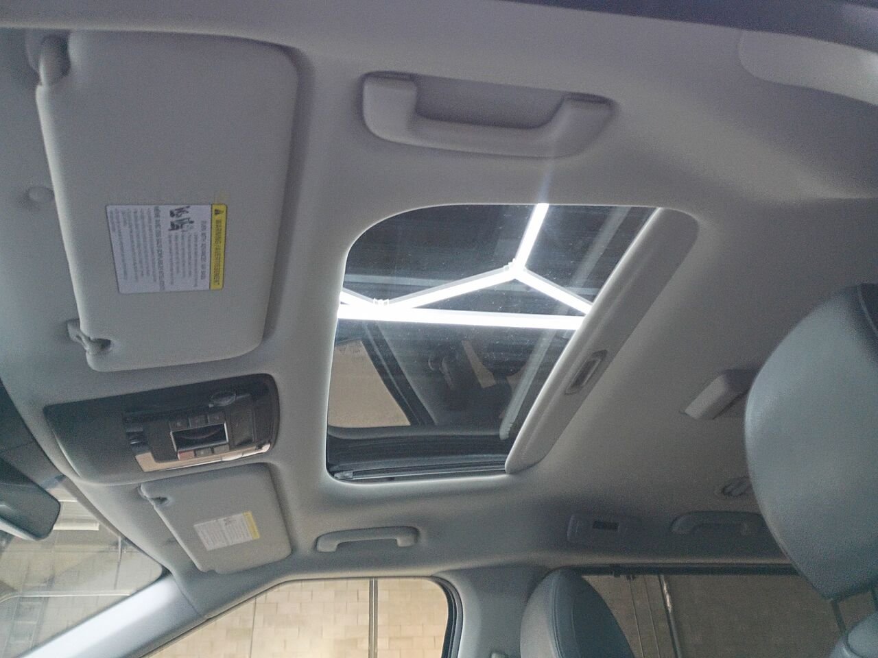 2023 Kia Carnival Silver Blainville - photo #25