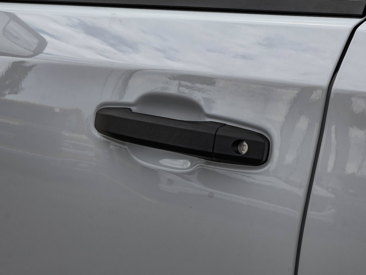 2025 Chevrolet Silverado 1500 4WD Crew Cab 147 Custom Trail Boss White Sherwood Park - photo #11
