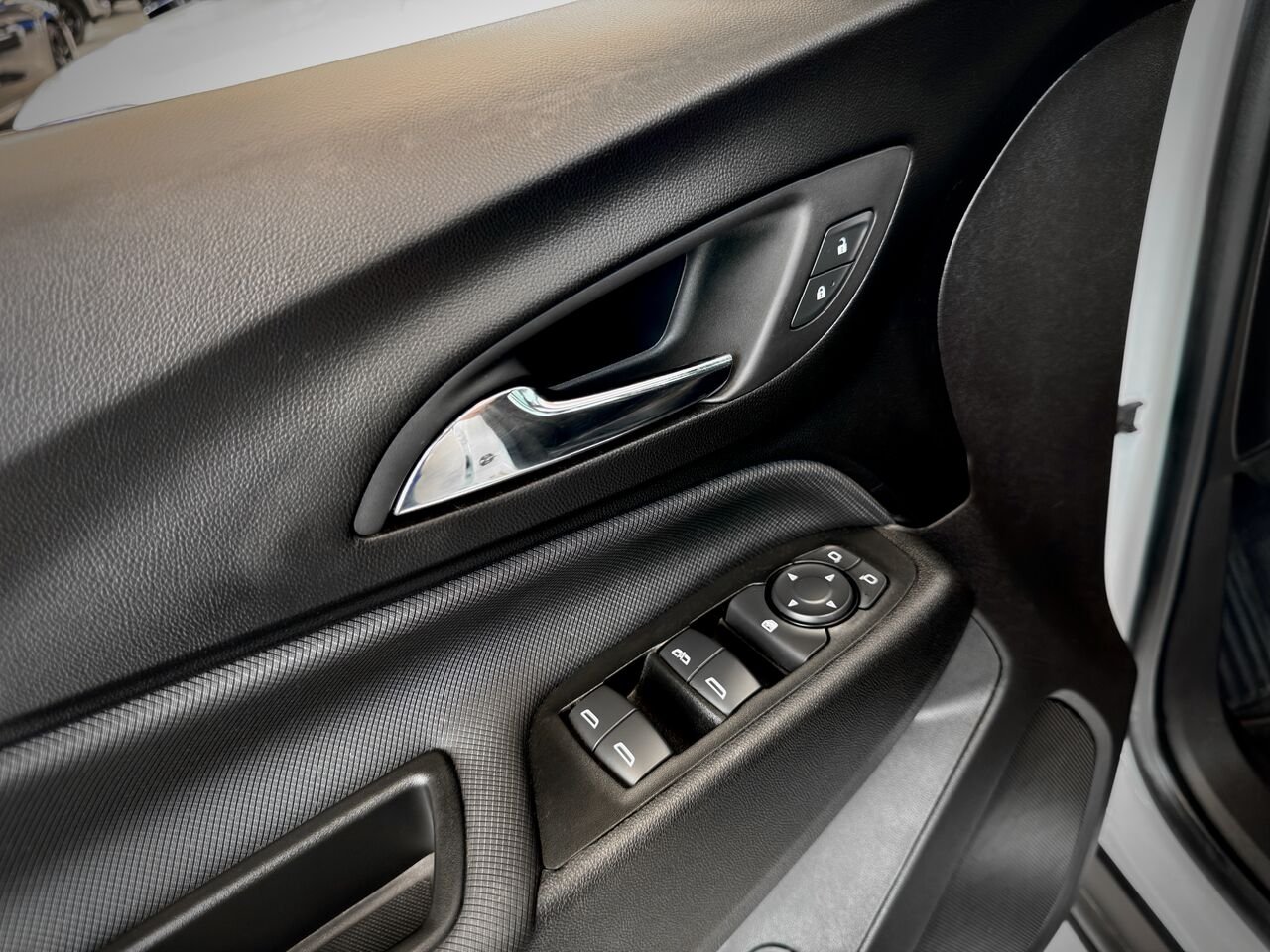 Chevrolet Equinox 2024 Blanc Notre-Dame-des-Prairies - photo #34
