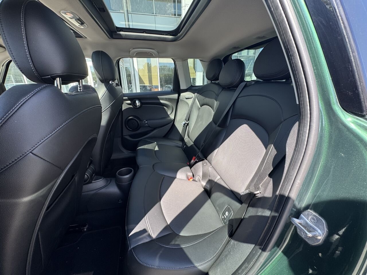 MINI Cooper toit rigide 5 portes 2015 Vert Granby - photo #11