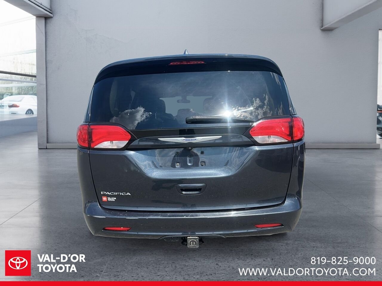 2019 Chrysler Pacifica LX 2RM Silver Val-d'Or - photo #2