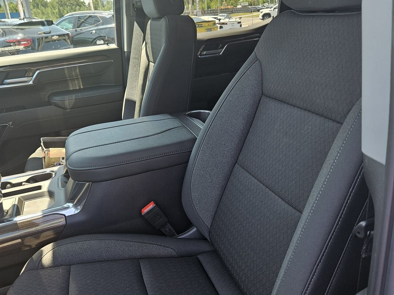 Chevrolet Silverado 1500 RST cabine multiplace 4RM 157 po 2026 Blanc sommet Thetford Mines - photo #10