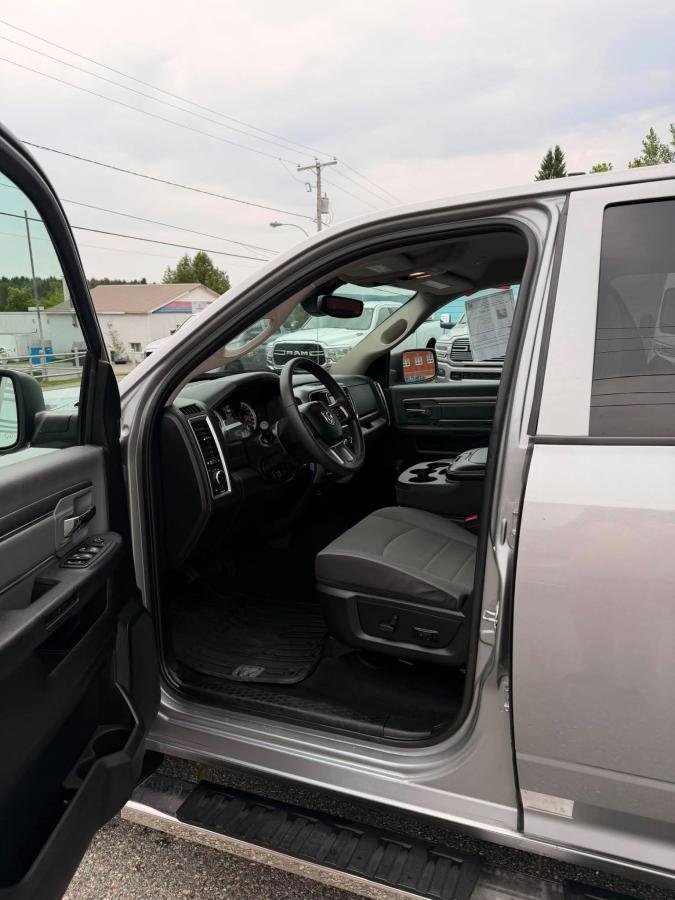 2022 RAM 1500 Classic Grey Lac Mégantic - photo #9