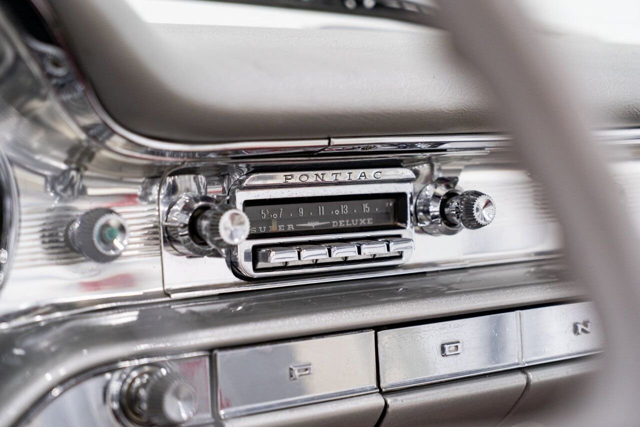 Pontiac PARISIENNE **PRIX EN USD** Fully restored with 261cu.in. and GM built sheet 1959 Blanc Montréal - photo #11
