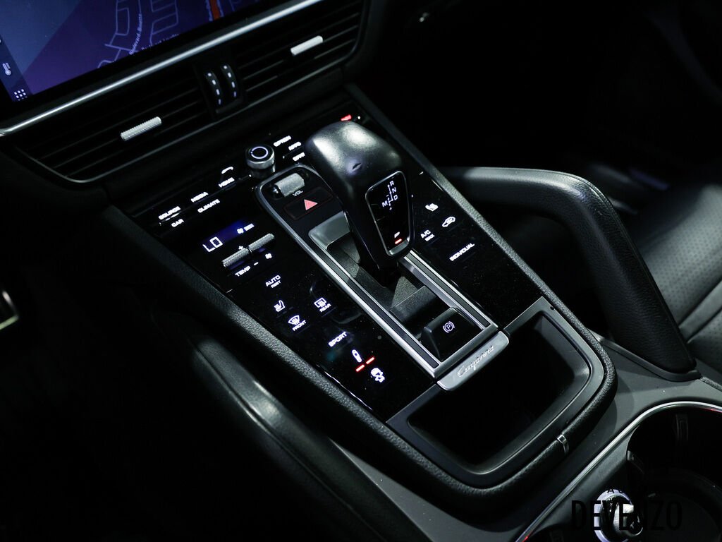 2020 Porsche Cayenne Silver Saint-Eustache - photo #21