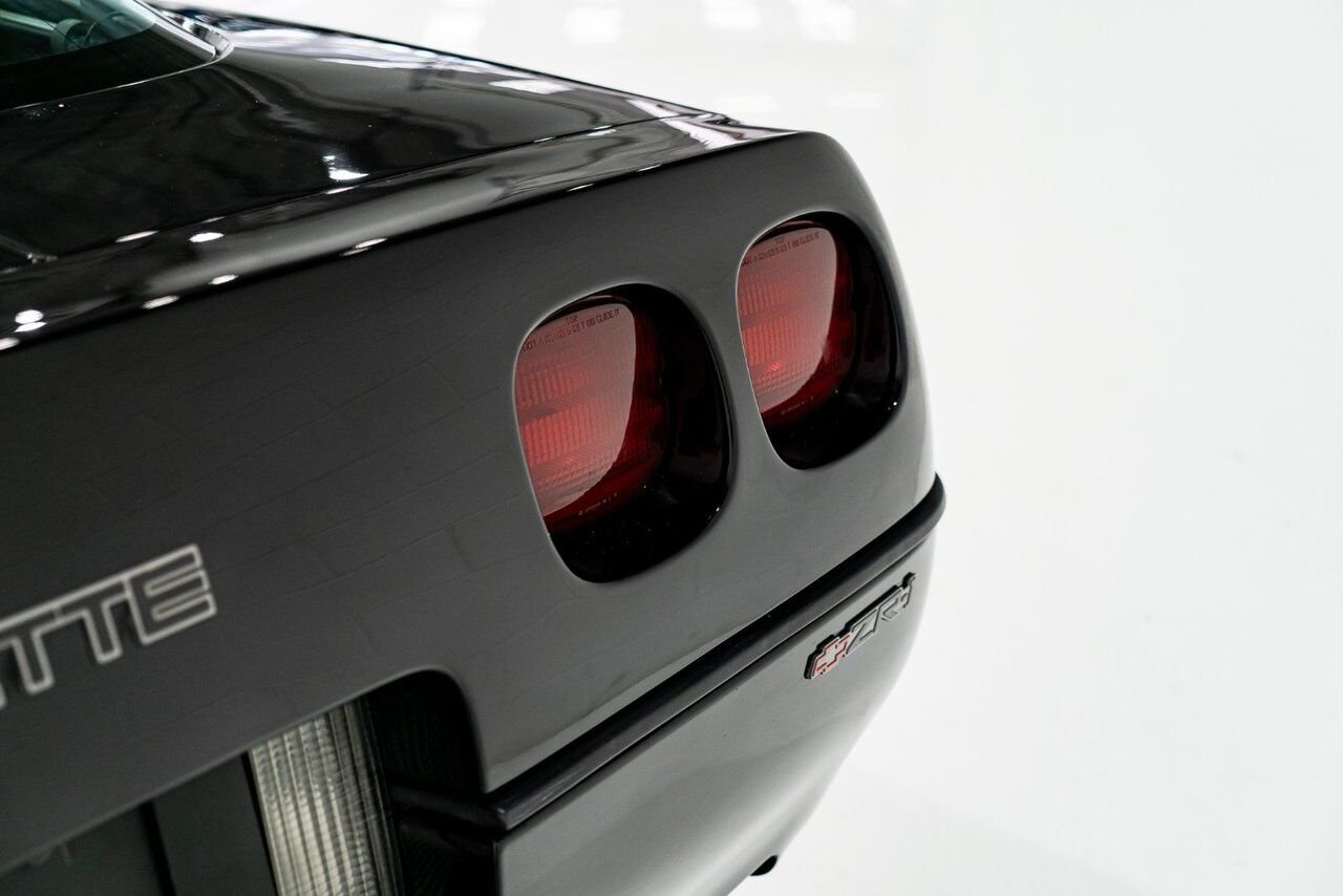 Chevrolet Corvette ZR1 | PRIX EN USD 1990 Noir Montréal - photo #5