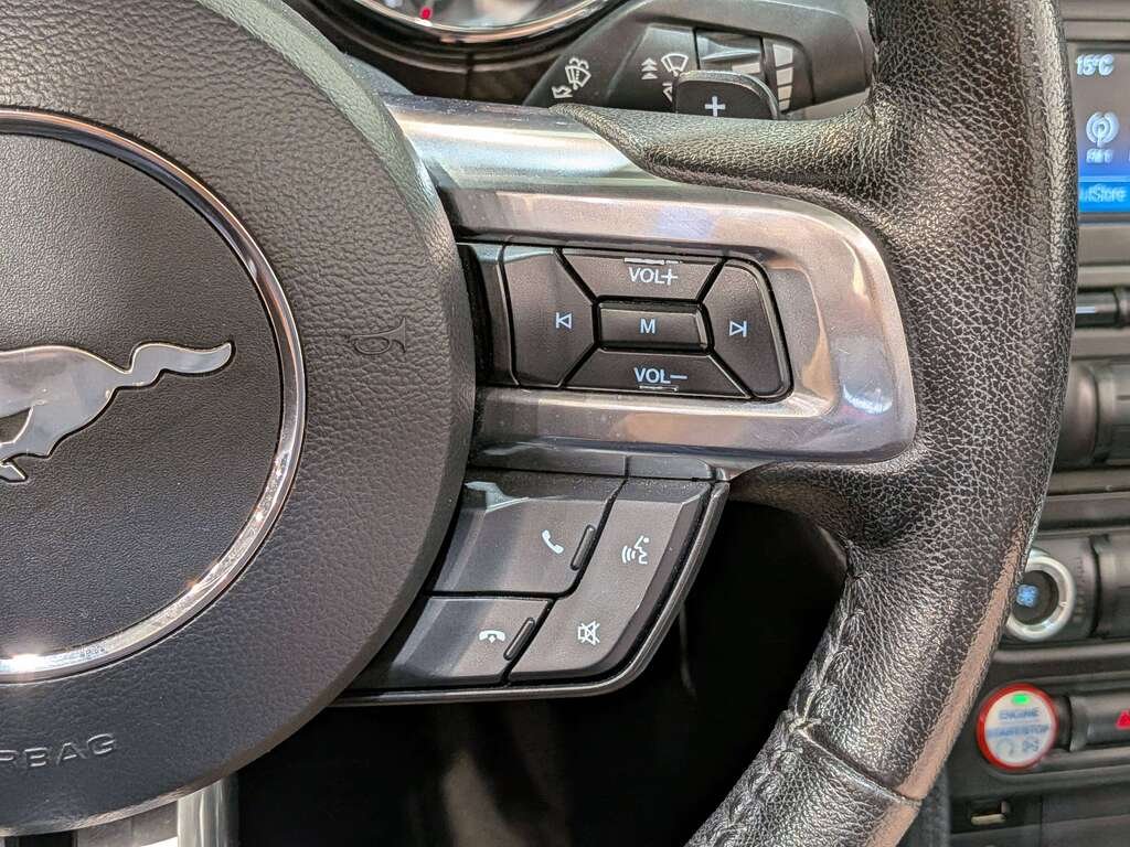 2015 Ford Mustang 2dr Conv V6 White Val-David - photo #16