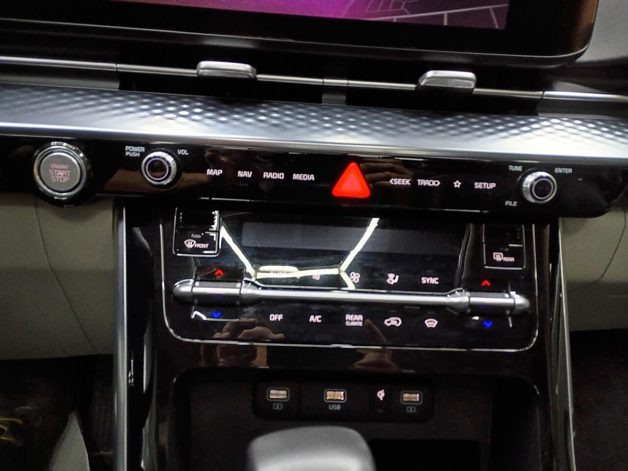 2023 Kia Carnival Silver Blainville - photo #32