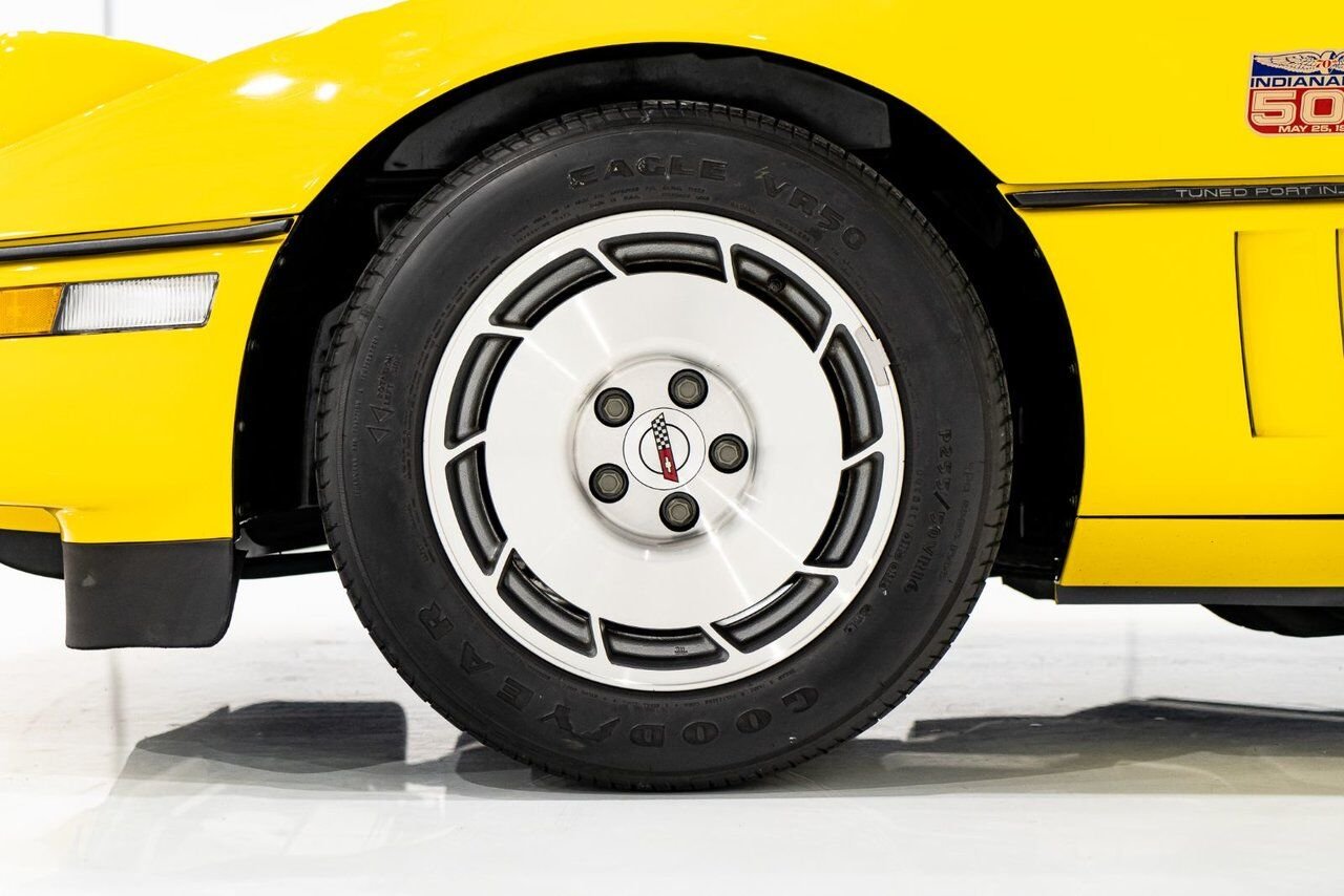 Chevrolet Corvette Pace Car livery with only 17,380km (10,800miles) 1986 Jaune Montréal - photo #74