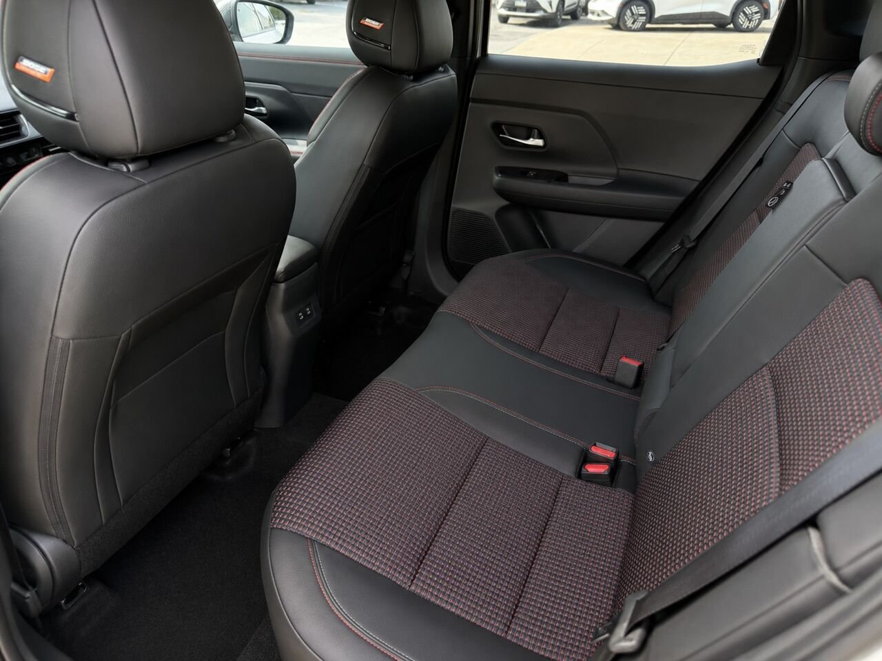 NISSAN Kicks KICKS SR PRIVILEGE 2026 Blanc d'Aspen triple couche/Noir intense Châteauguay - photo #19