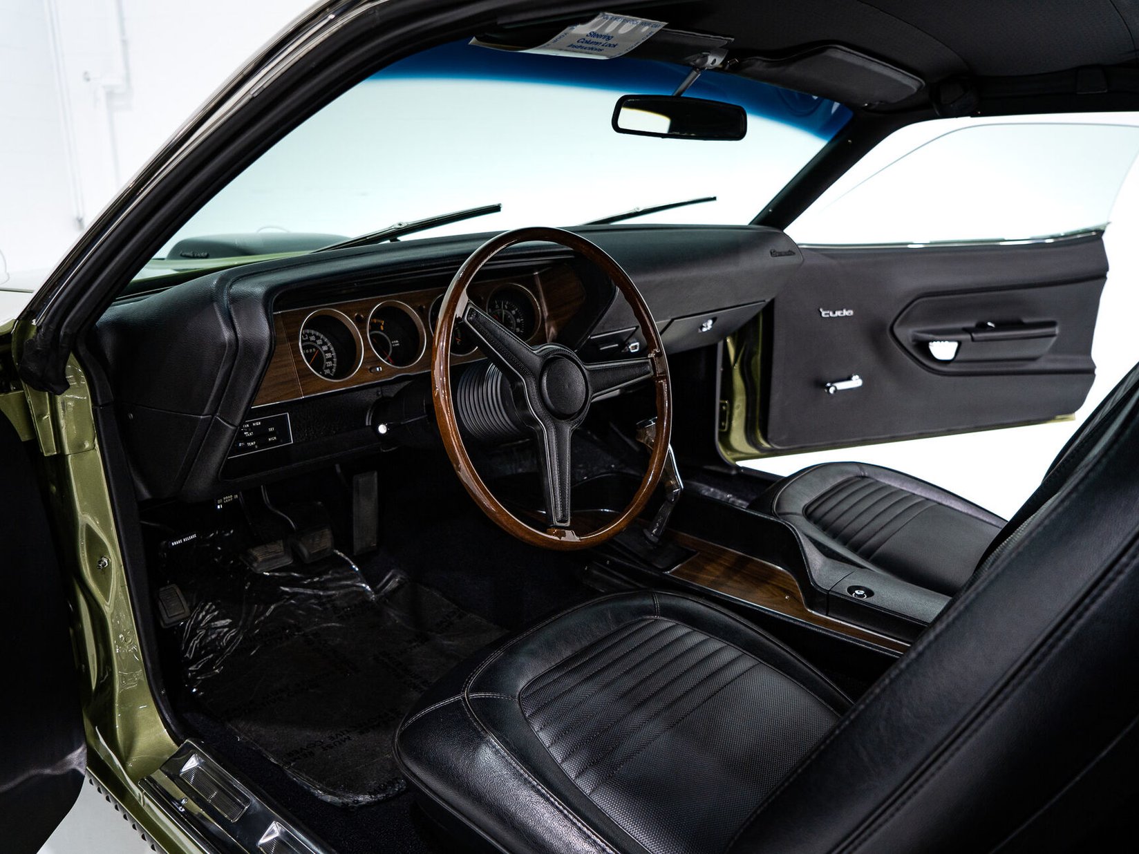 Plymouth HEMI Cuda 1 de 3 Exemplaires Utilisés par la Division Course de Chrysler France **PRIX EN USD** 1970 Vert Montréal - photo #11