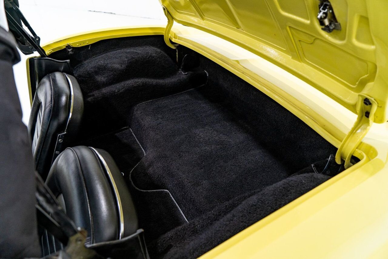Chevrolet Corvette Matching# 427/425HP IP Code **PRICE IN USD** 1966 Jaune Montréal - photo #86