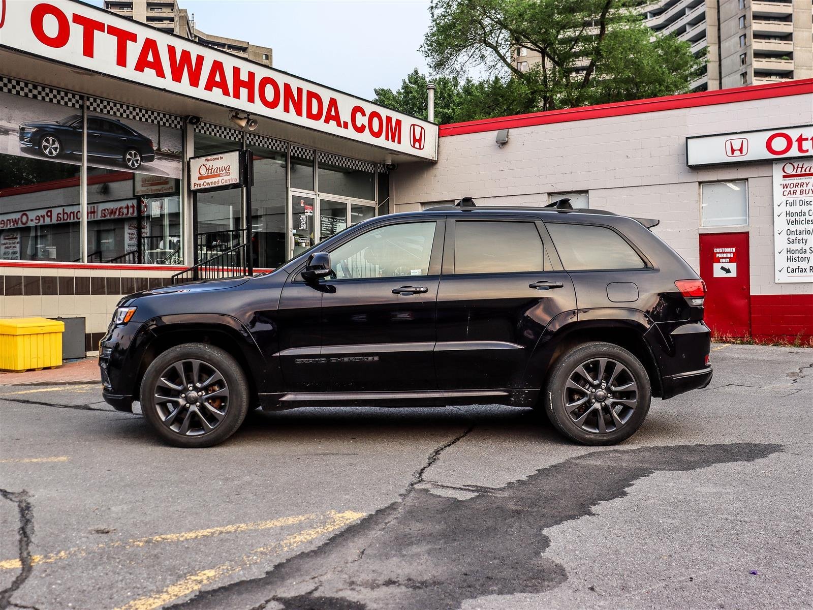 Jeep Grand Cherokee Overland 2018 Black Ottawa & Gatineau - photo #4