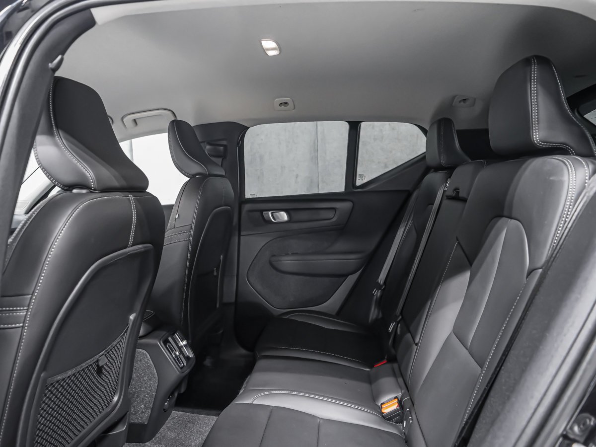 Volvo XC40 B5 CORE BRIGHT 2025 Noir Montréal - photo #12