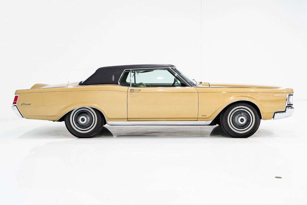 Lincoln Continental Only 687 miles from new. Unrestored example **PRICE IN USD** 1969 Or Montréal - photo #28