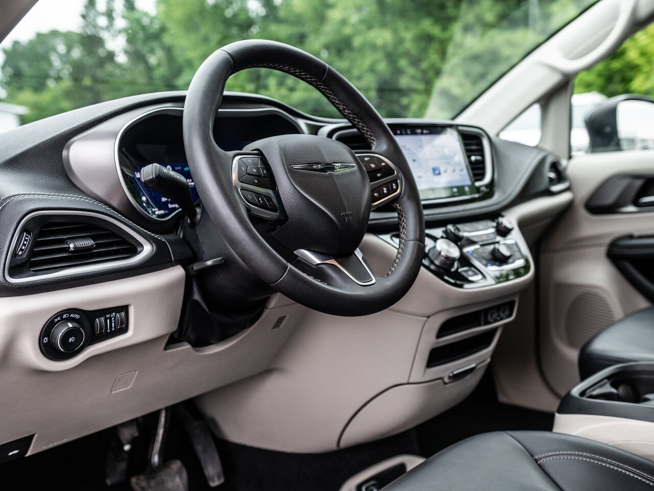 2023 Chrysler Pacifica Hybrid Blue Sainte-Julienne - photo #16