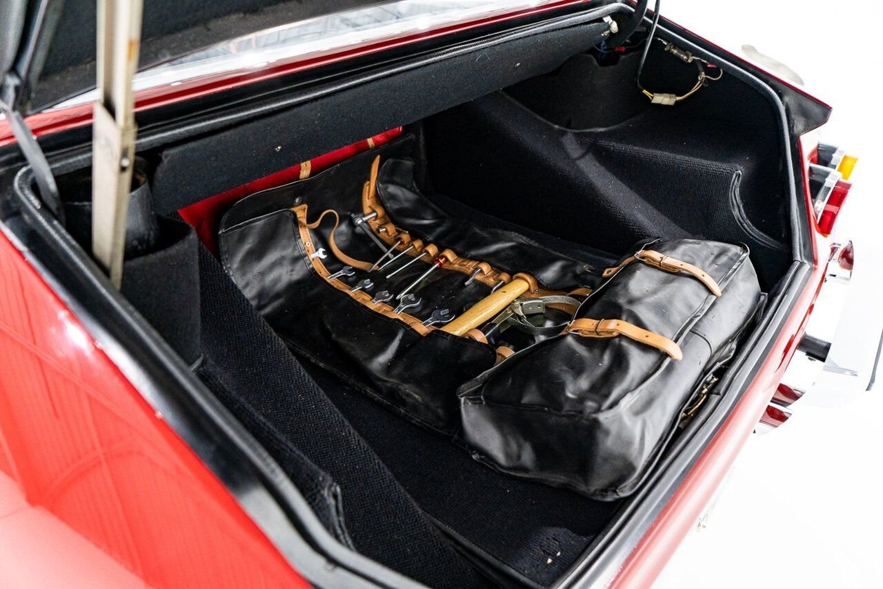 1973 Ferrari 365 GTB4 Daytona 18,301 miles With Orig Books/Tools/ Carbs / Filter Box Red Montreal - photo #31
