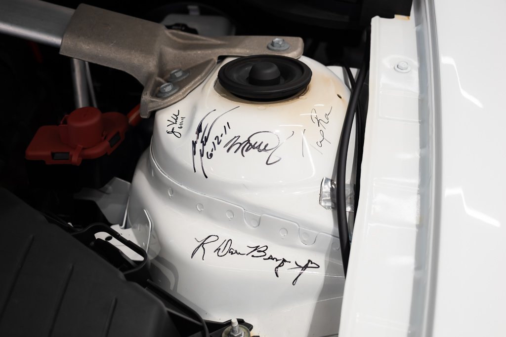 2011 Chevrolet Camaro 2dr Conv 2SS | PRICE IN USD | 14 of 50 White Kirkland - photo #29