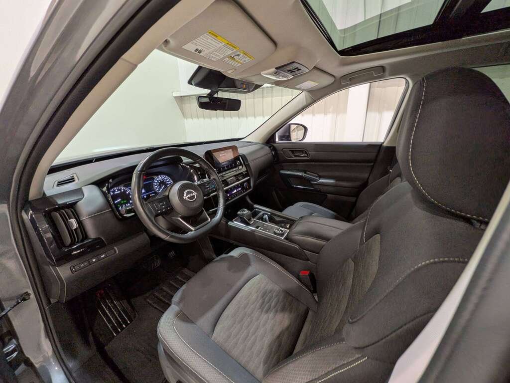 Nissan Pathfinder 2024 Gris Val-David - photo #9