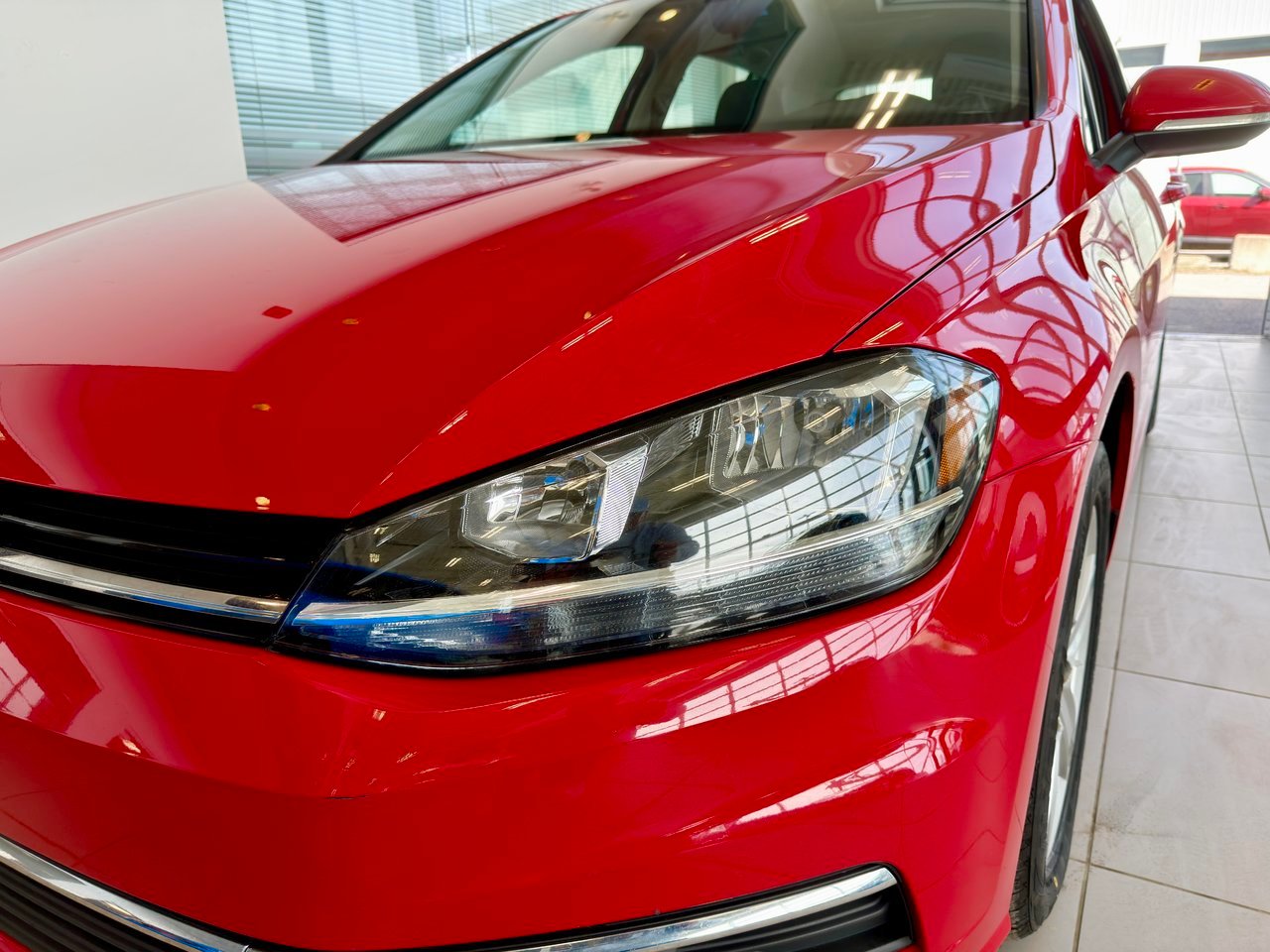 2021 Volkswagen Golf Red Notre-Dame-des-Prairies - photo #4