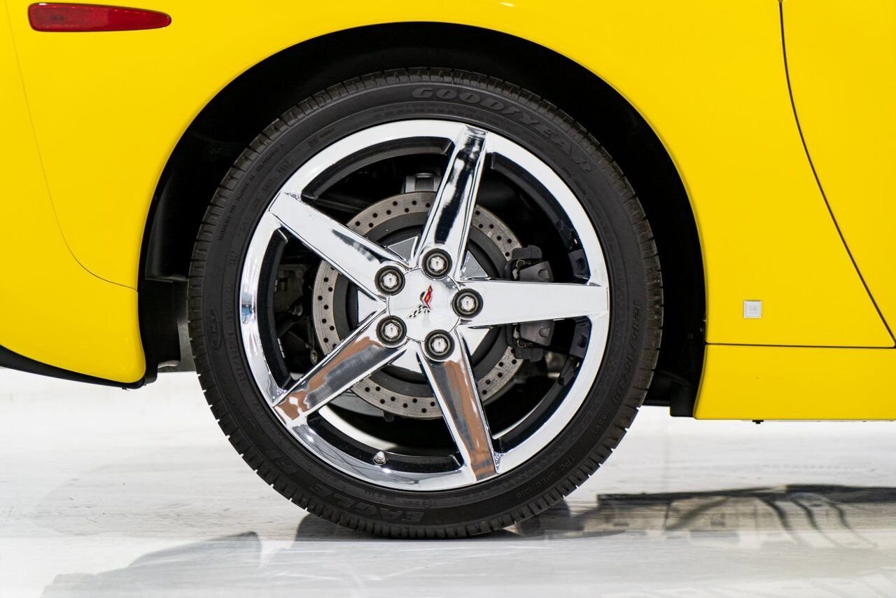 2008 Chevrolet Corvette PRIX EN USD | With Only 900km (563mi) From New With Window Sticker Yellow Montreal - photo #43