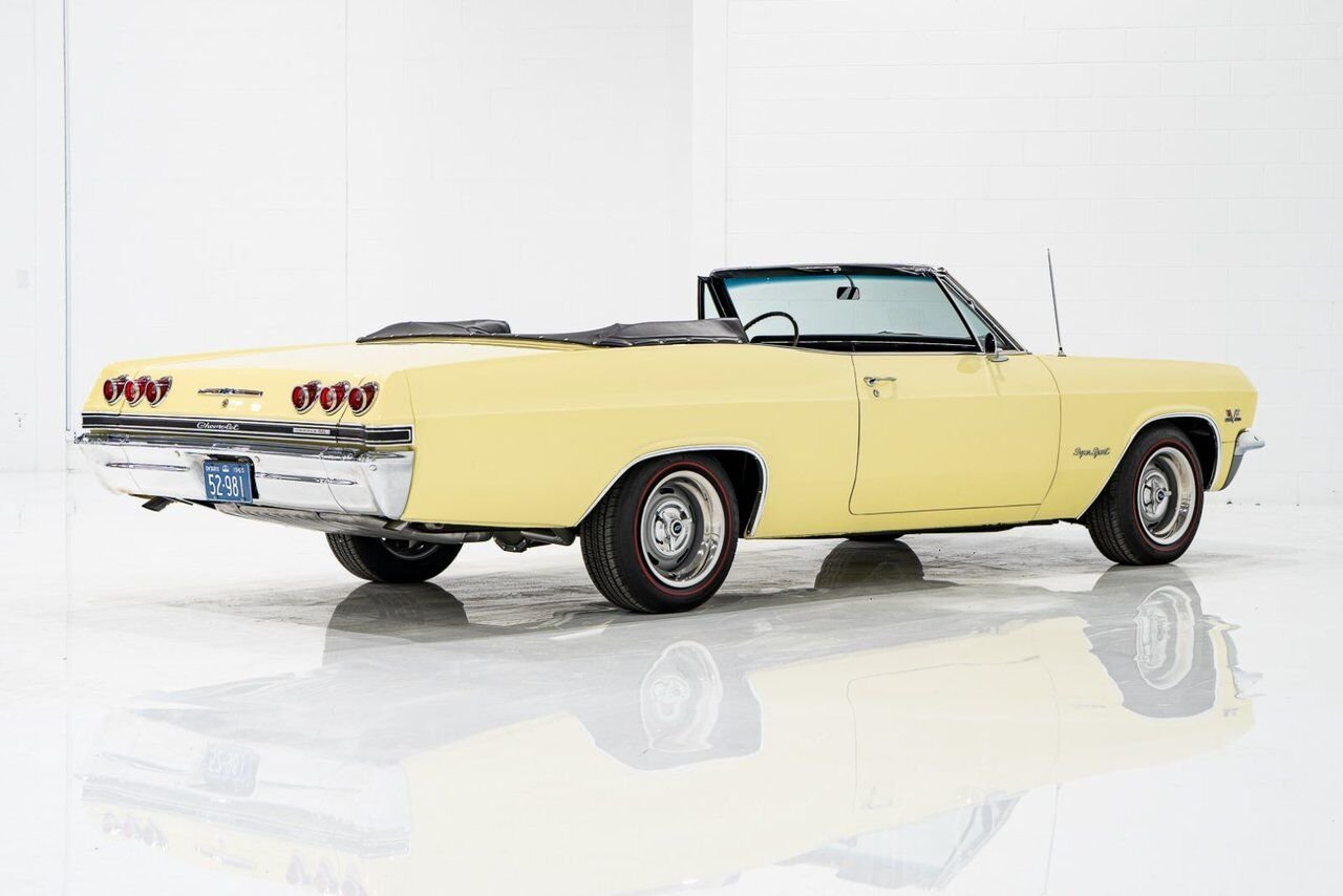 1965 Chevrolet Impala SS *PRIX EN USD* 396/325HP 4spd frame off restoration Yellow Montreal - photo #5