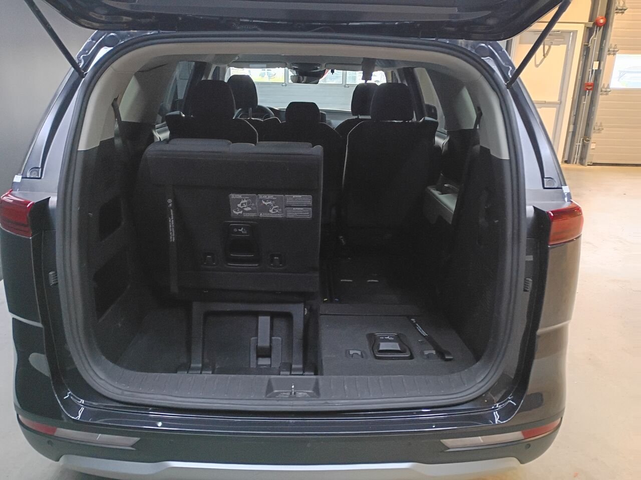 2022 Kia Carnival Grey Blainville - photo #11