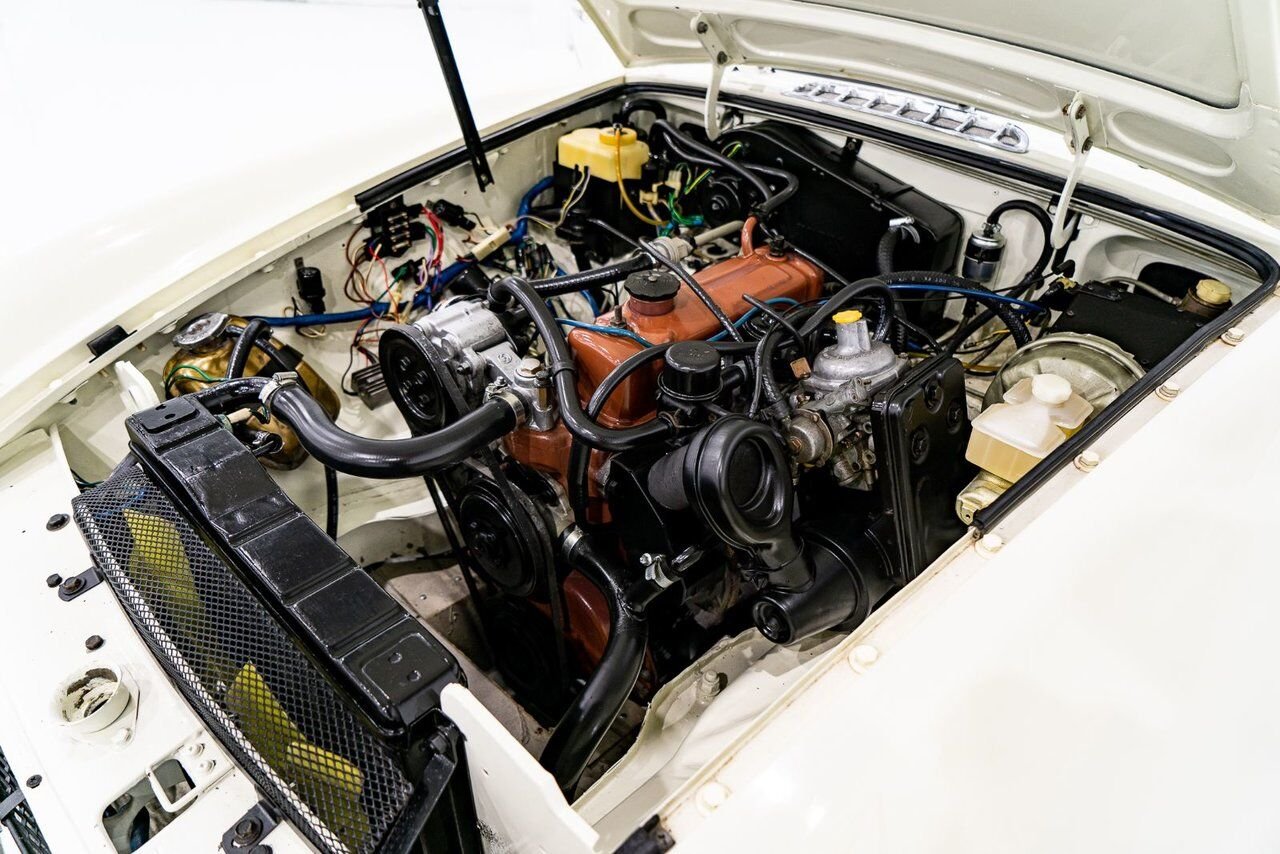 1979 MG B Beautifully presented from former complete restoration White Montreal - photo #87