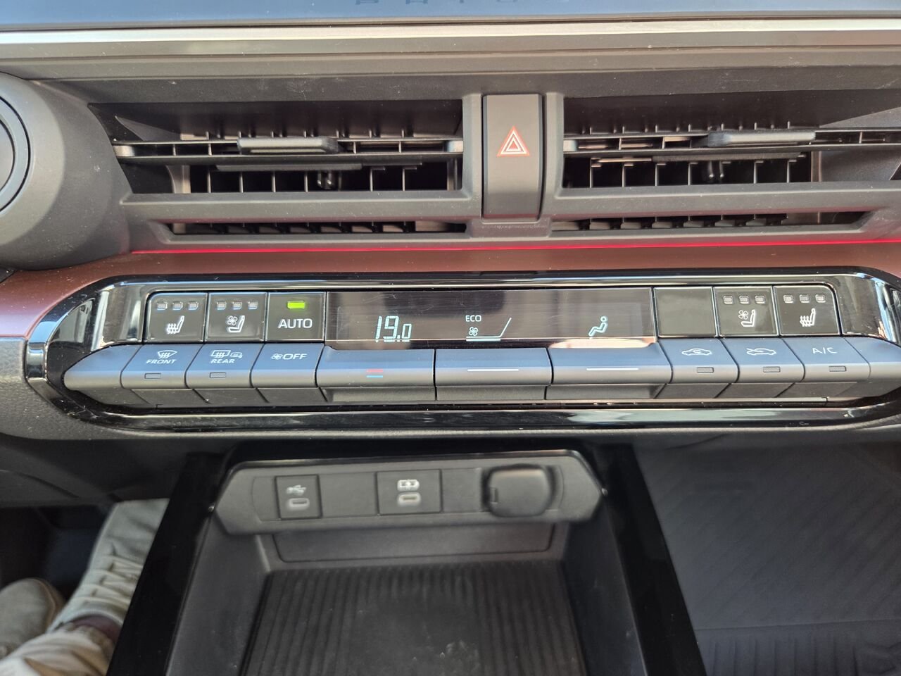 2024 Toyota PRIUS PRIME Red Mont-Laurier - photo #21