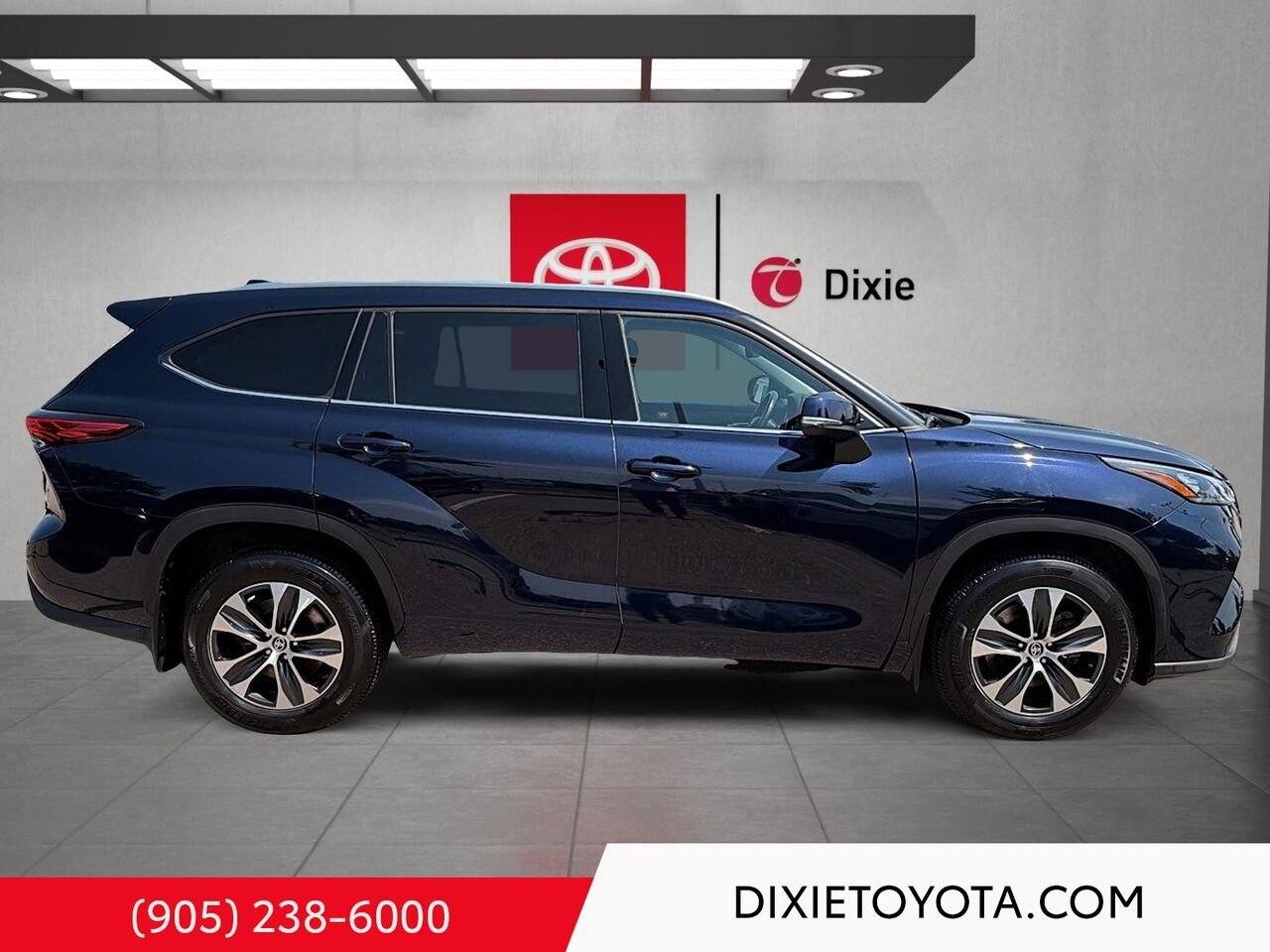 2020 Toyota Highlander XLE AWD / CLEAN CARFAX / HEATED SEATS / MOONROOF / ALLOY WHEELS / Mississauga - photo #2