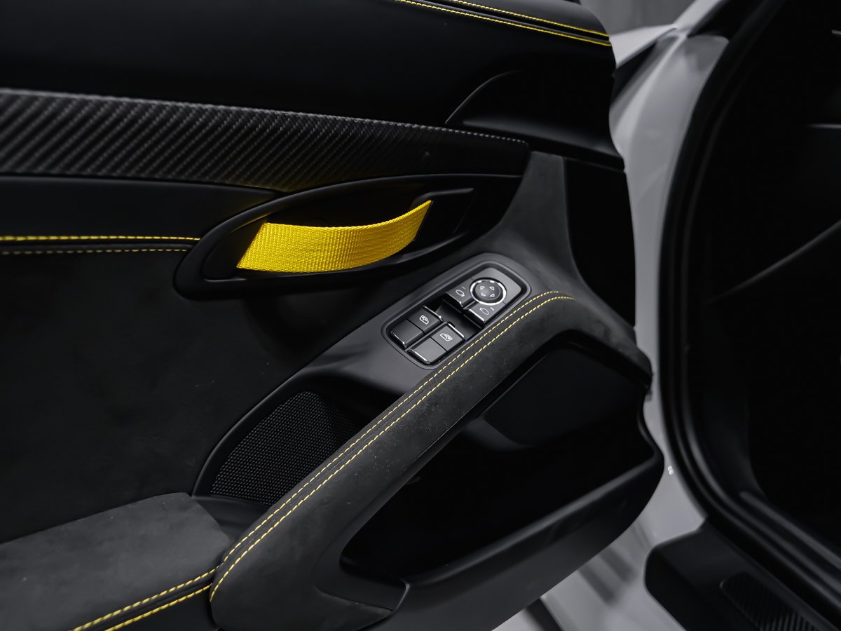 Porsche 718 Cayman GT4 RS 2025 Blanc Montréal - photo #29