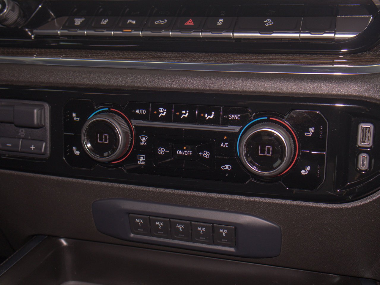 2024 Chevrolet Silverado 2500HD 4WD Crew Cab 159 LT Grey Sherwood Park - photo #27