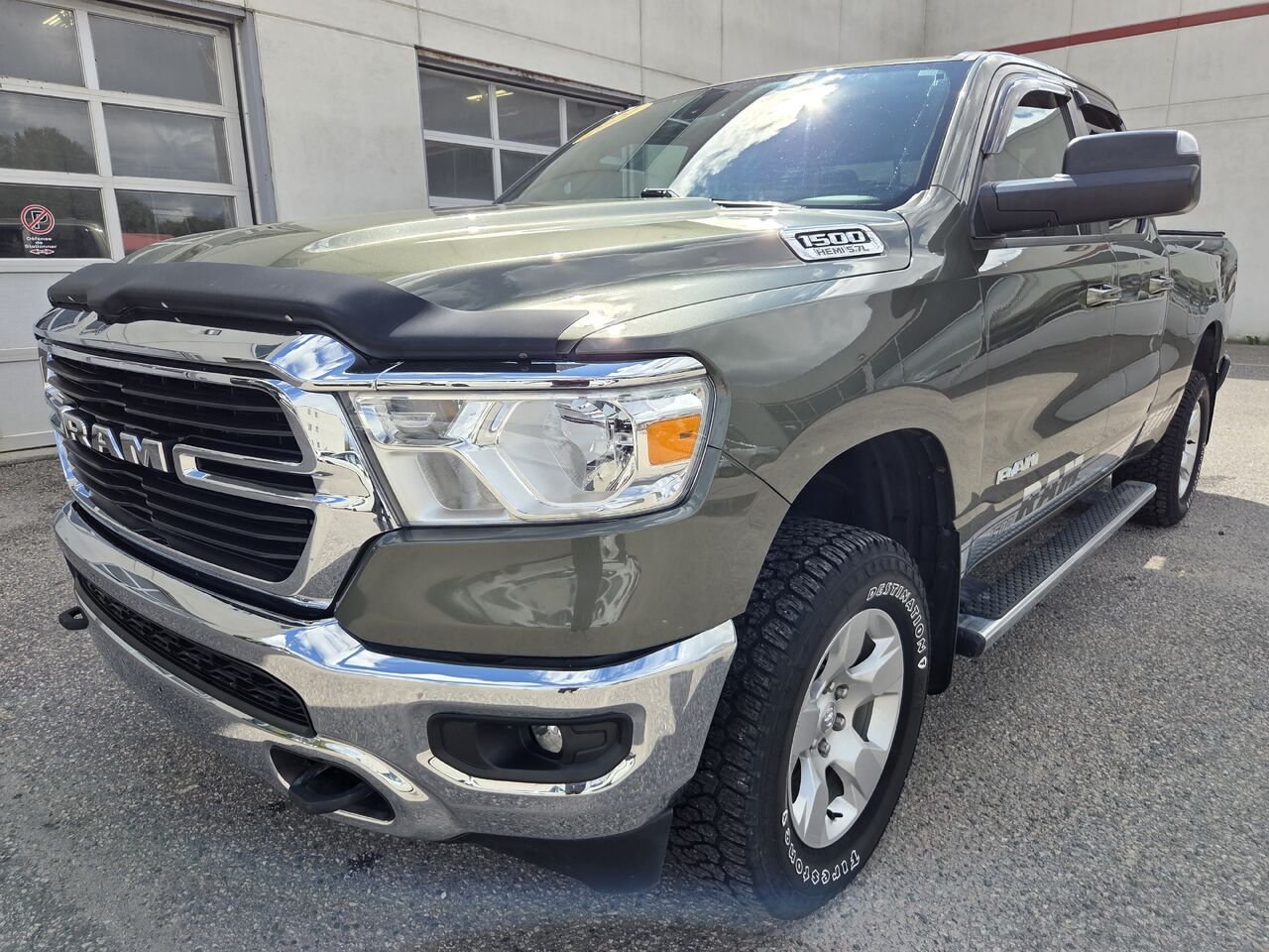 2021 RAM 1500 06N5 VERT Mont-Laurier - photo #1