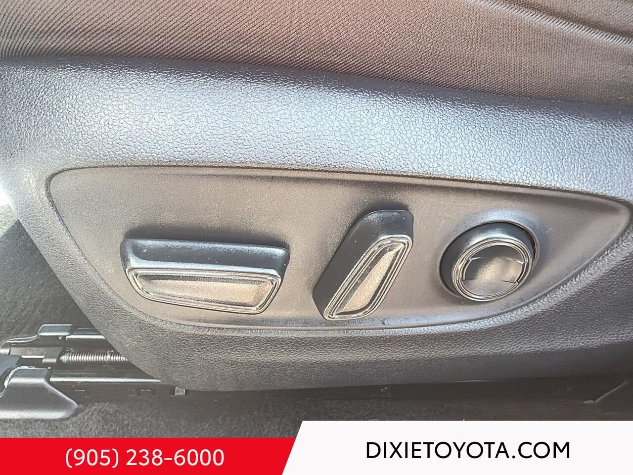 2024 Toyota RAV4 XLE AWD / HEATED SEATS / MOONROOF / ALLOY WHEELS / CARPLAY AND ANDROID AUTO Silver Mississauga - photo #9