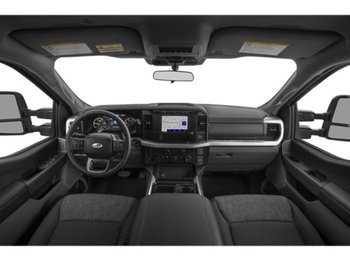 Ford Super Duty F-350 à roues arrière simples XLT