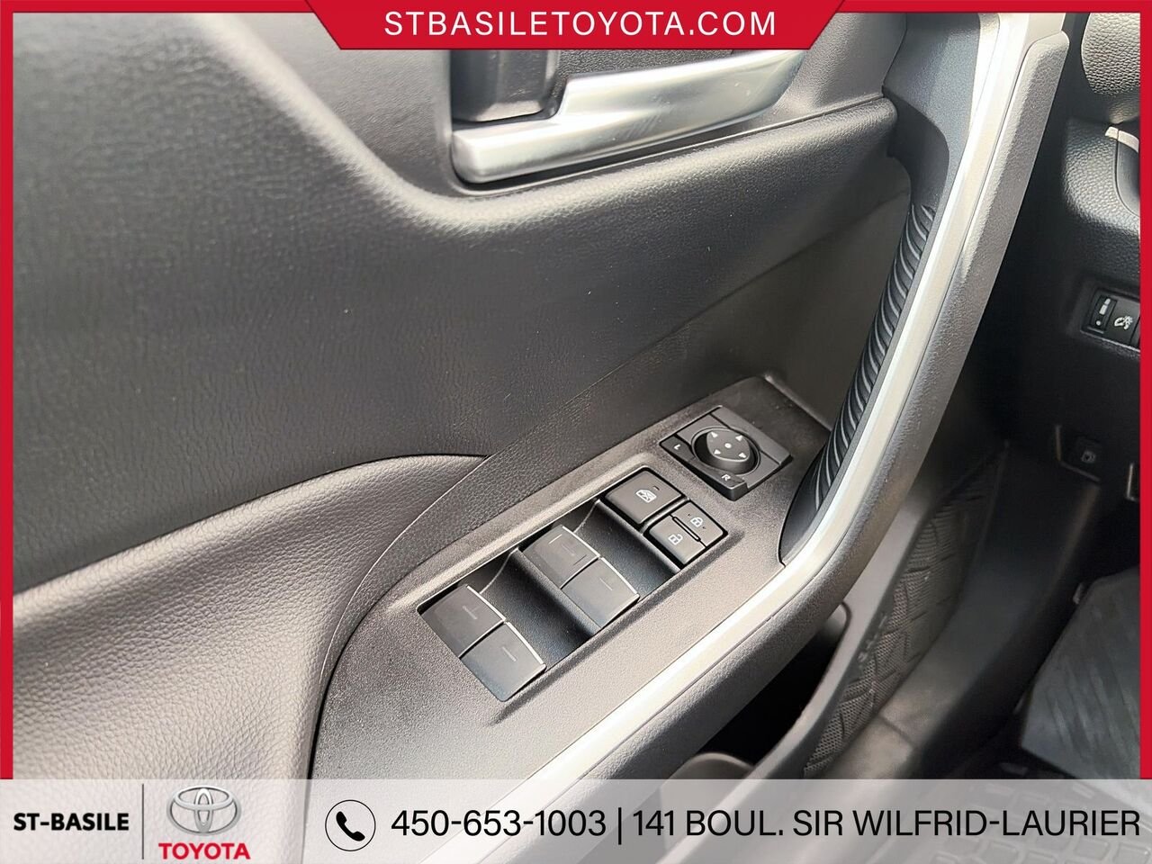 2025 Toyota RAV4 Hybrid Silver Sky Metallic Saint-Basile-le-Grand - photo #14