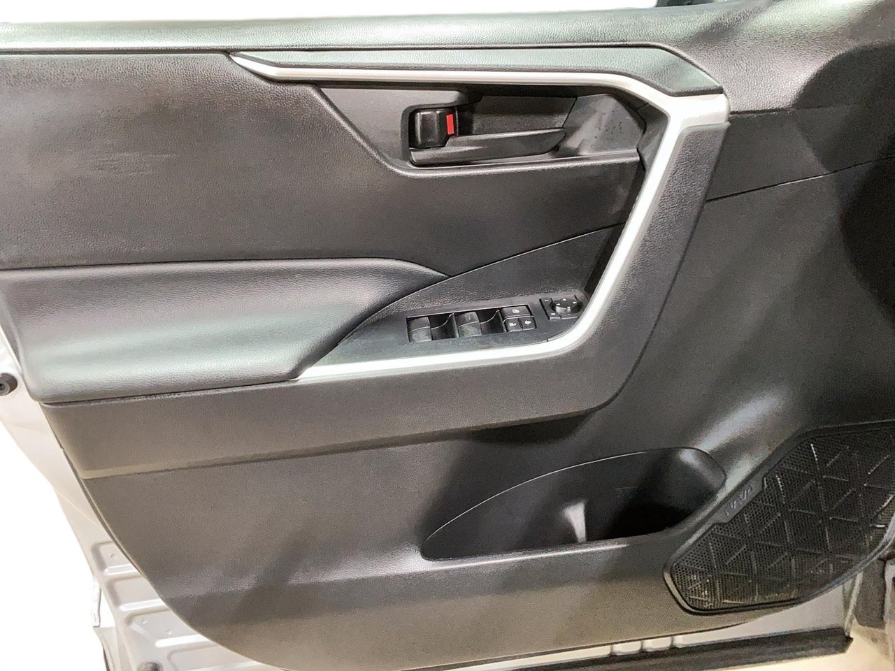 2022 Toyota RAV4 VIN 2T3B1RFV2NW261100 Grey Chicoutimi - photo #10