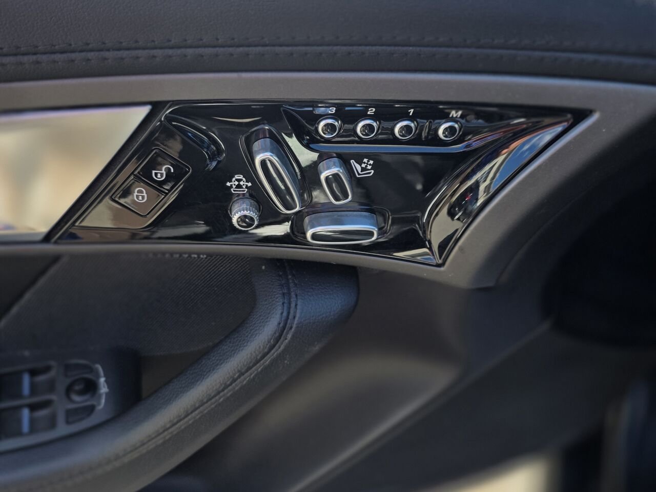 2014 Jaguar F-TYPE Black  - photo #17