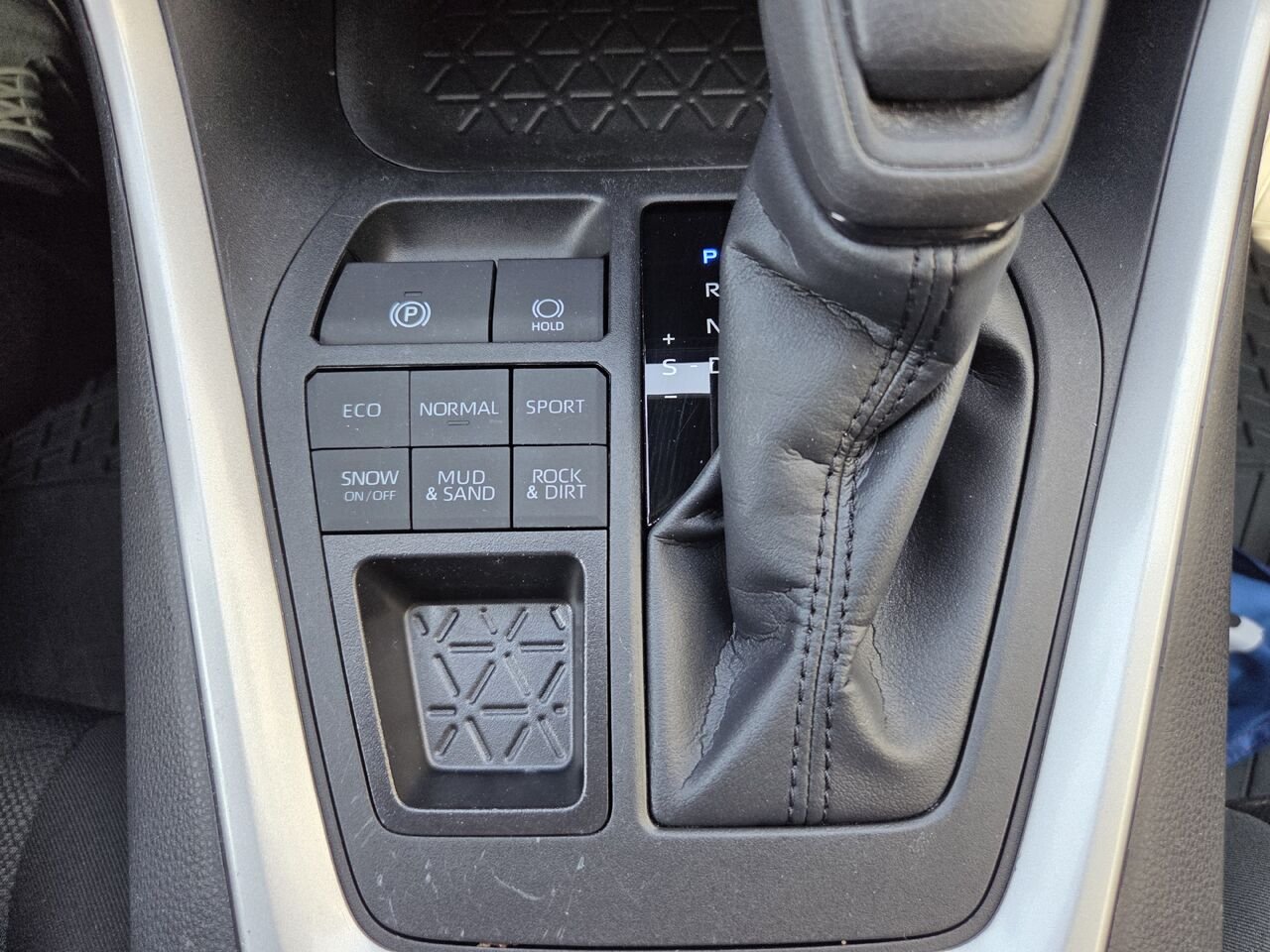 2023 Toyota RAV4 White Mont-Laurier - photo #14