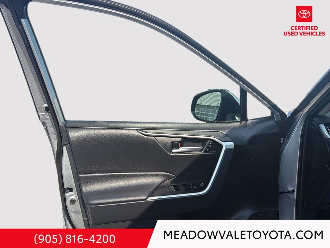 2023 Toyota RAV4 19" Alloys, Power Sunroof, Power TRunk, Soft Tex Leather Seats with Memory Silver Sky Metallic Mississauga - photo #7
