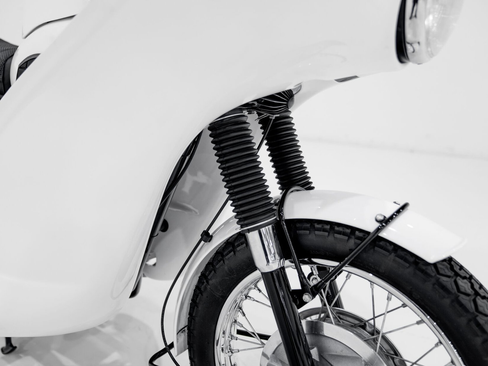 Triumph Trophy TR6P Saint 1968 Blanc Montréal - photo #29
