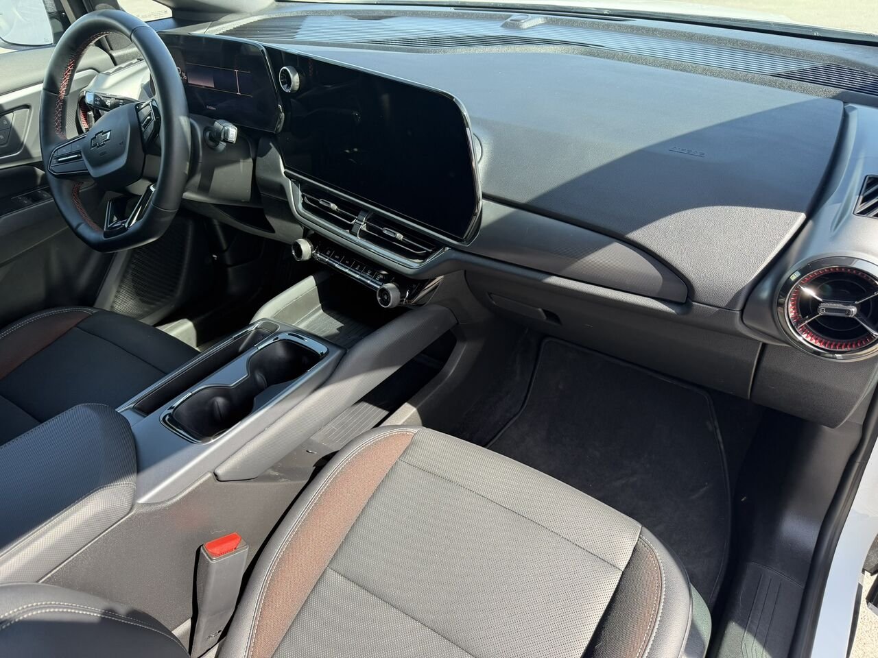 Chevrolet Equinox EV 2RS 2024 Blanc Laval - photo #17