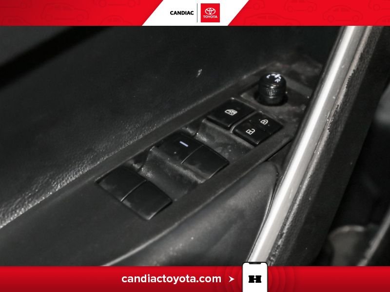 2022 Toyota Corolla Red Saint-Eustache - photo #17