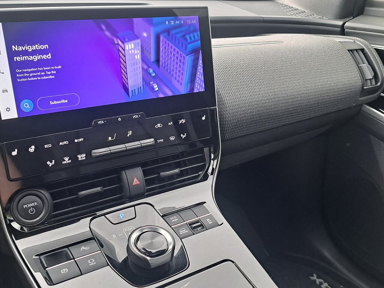 2023 Toyota bZ4X XLE TI Elemental Silver with Black Roof Lac-Etchemin - photo #8