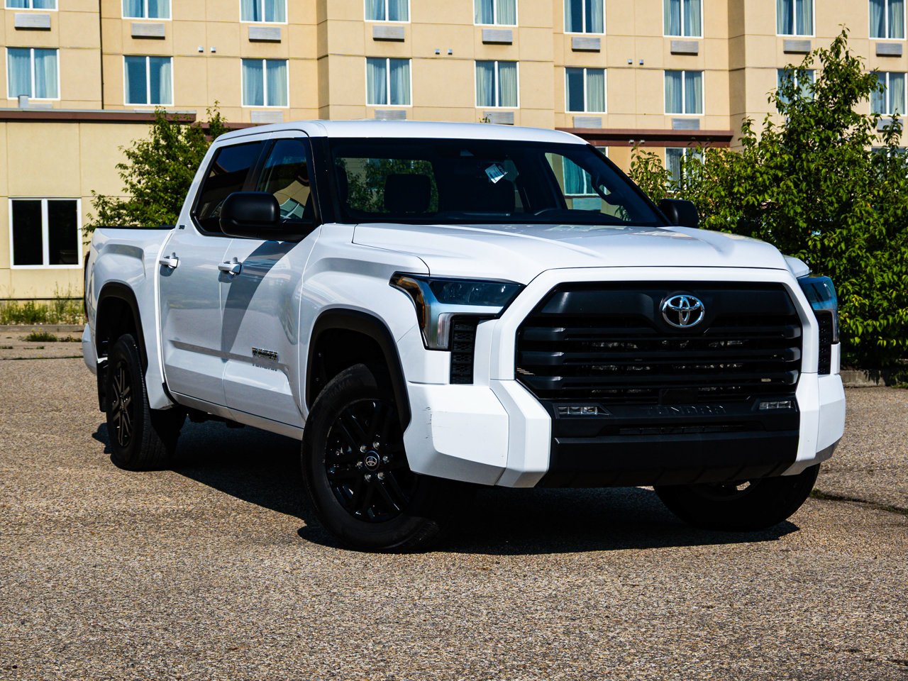 2025 Toyota Tundra 4x4 Crewmax SR White Sherwood Park - photo #1